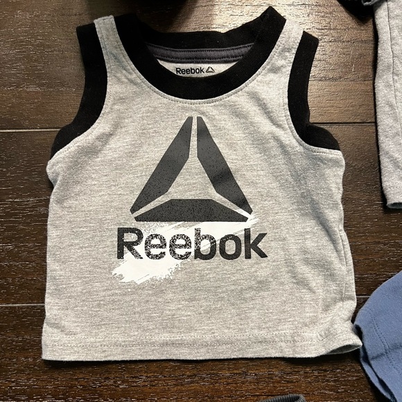 Baby Infant 0-3M bundle of clothing - t shirts, sweat pants, tank tops - Picture 10 of 13